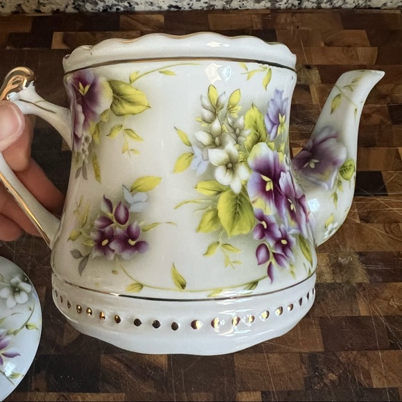 Vintage English Floral Gold Trim Teapot - Picture 6 of 6